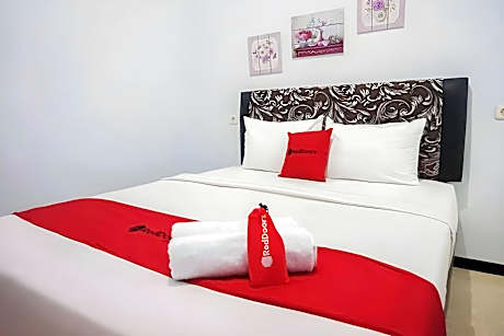 RedDoorz near Velodrome Malang 2