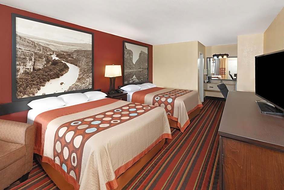 Foto 1 daripada 13 — 2 Queen Beds, Nonsmoking