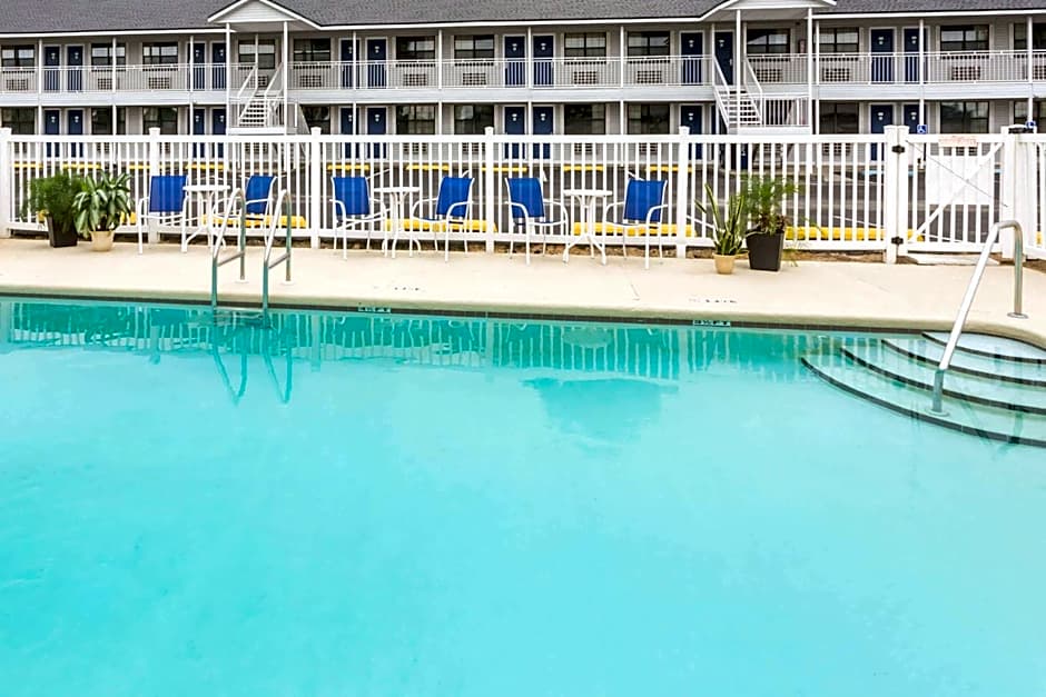 Days Inn by Wyndham Madison