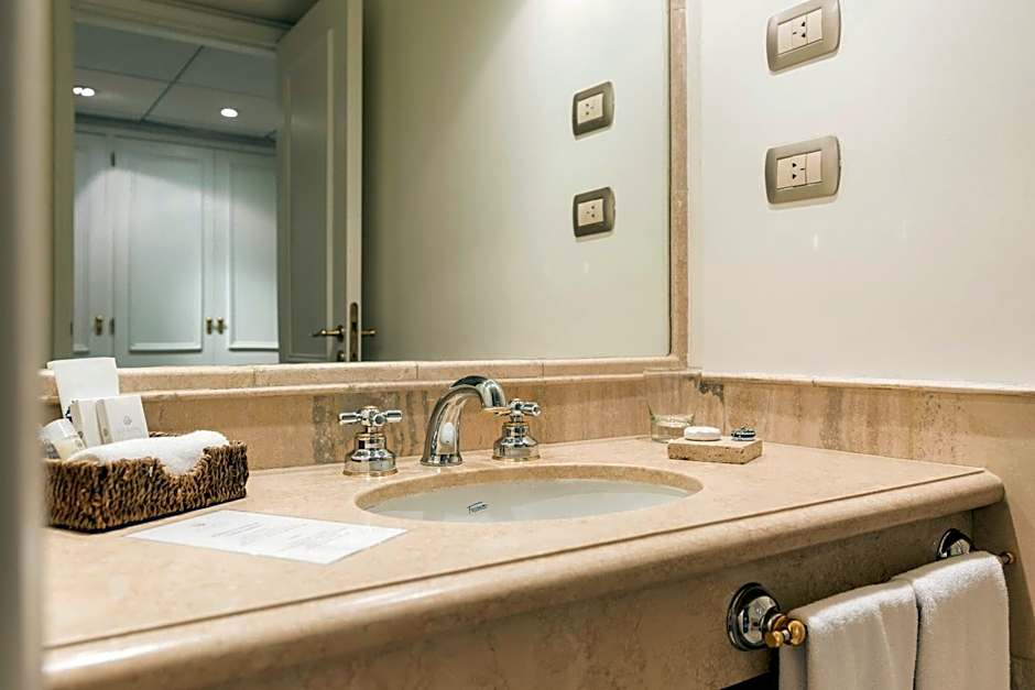 Loi Suites Recoleta Hotel