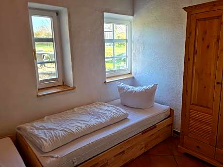 Comfort Triple-Bedroom Apartment (2-6 Adults)