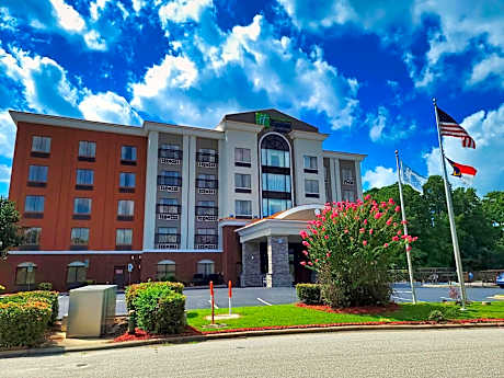 Holiday Inn Express & Suites Wilson-Downtown By IHG