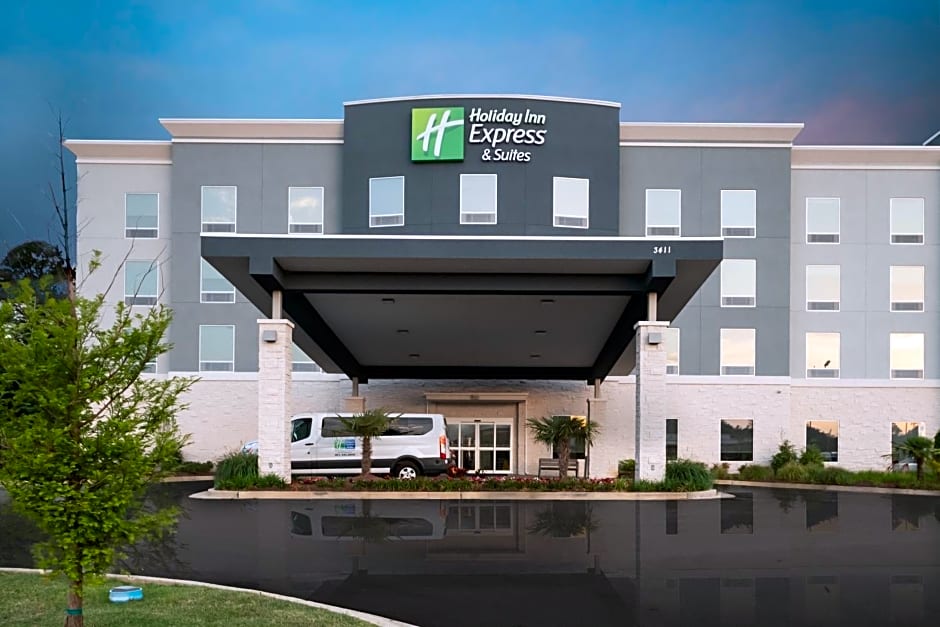 Holiday Inn Express & Suites Memphis Arpt Elvis Presley Blv, an IHG Hotel