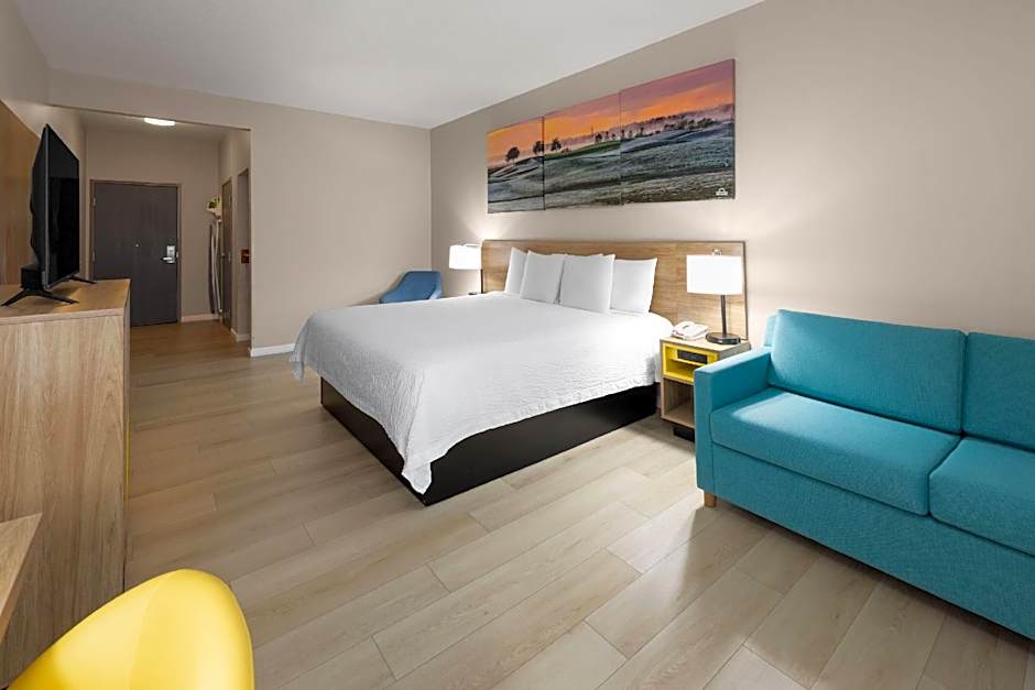 Photo 1 of 6 of 1 King Bed, Accessible, Nonsmoking