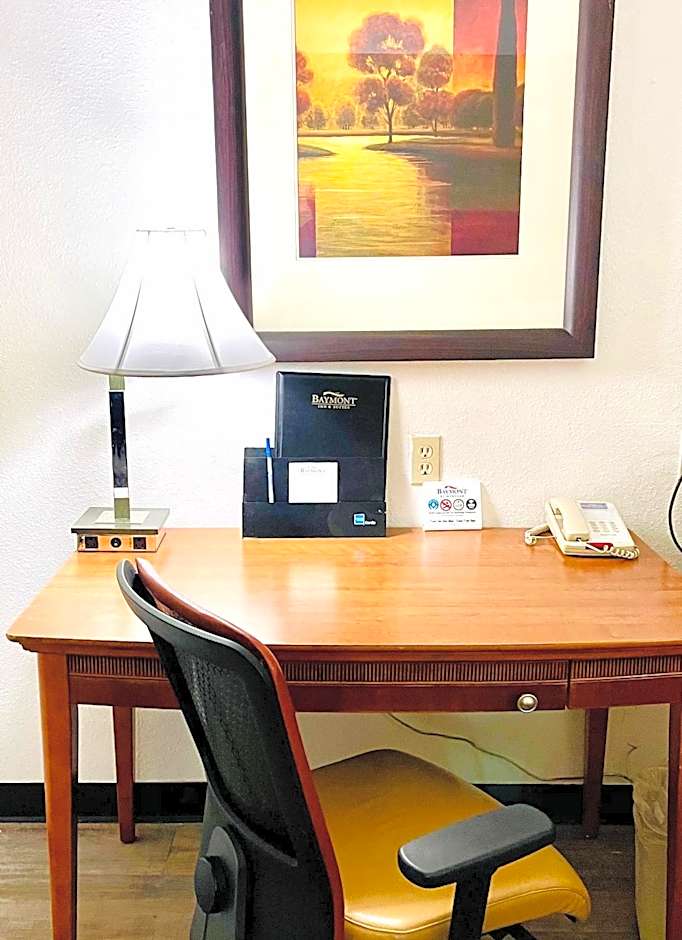 Baymont by Wyndham Hutchinson