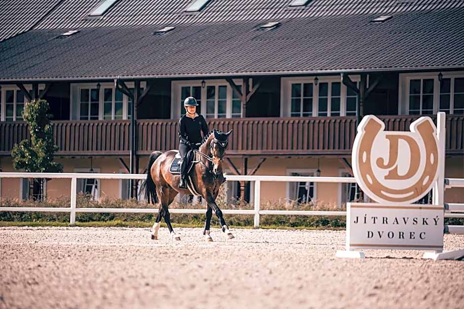 Apartmán-Hotel Jítravský Dvorec