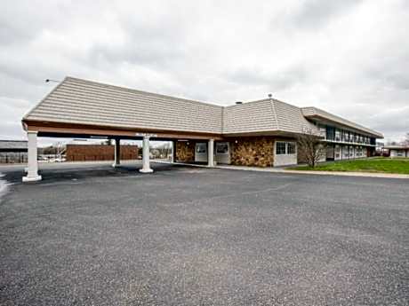 OYO Hotel Lebanon MO I-44