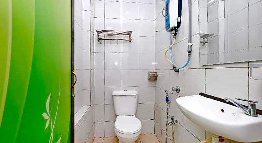 OYO 850 Gold Star Hotel