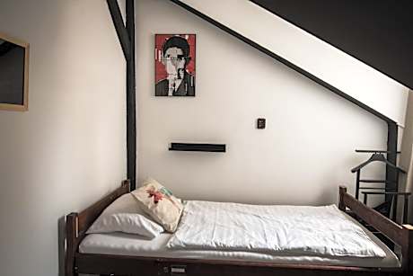 Private Twin Room with Shared Bathroom