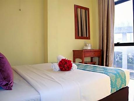 Deluxe Queen Room