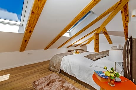 Luxury Apartment (Attic) (1 Double Bed)