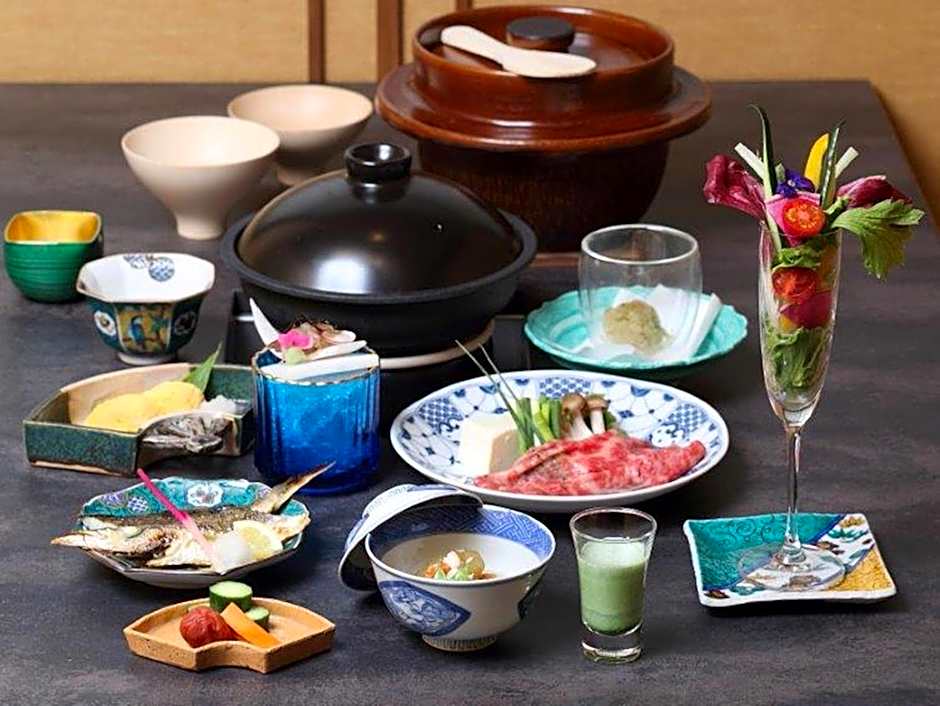 Kanazawa Yuwaku Onsen Kokarian