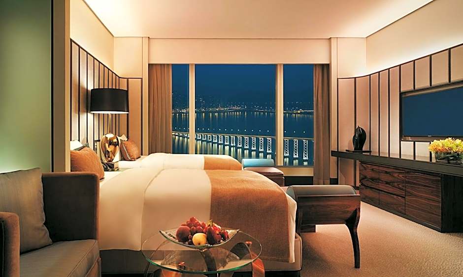 Photo 1 of 5 of Deluxe Grand 1 King Bed, Ocean View
