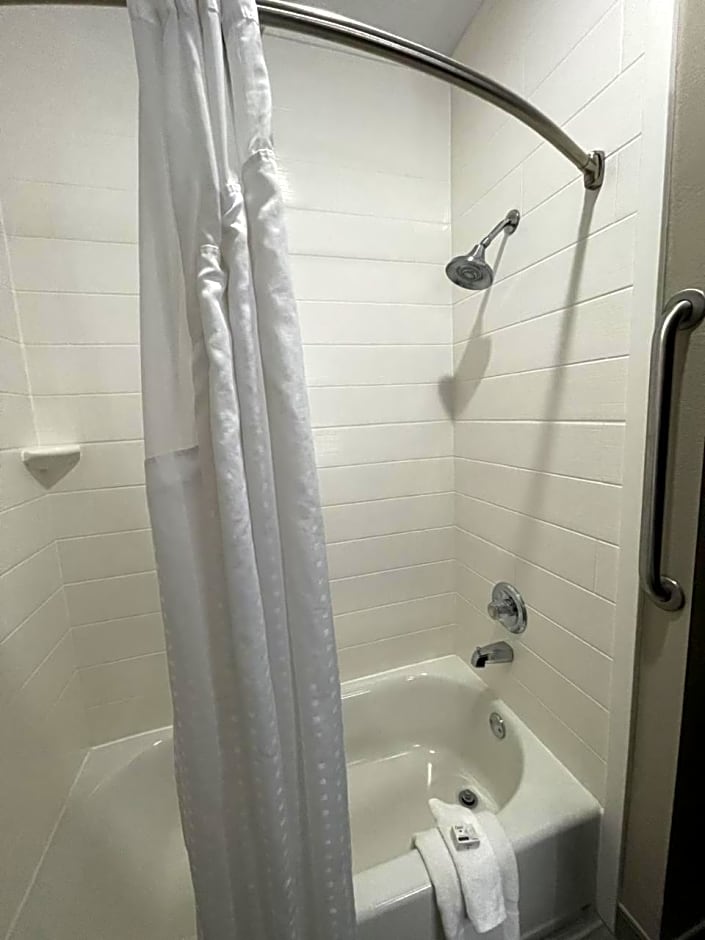 Holiday Inn Express Hotel and Suites Ada, an IHG Hotel