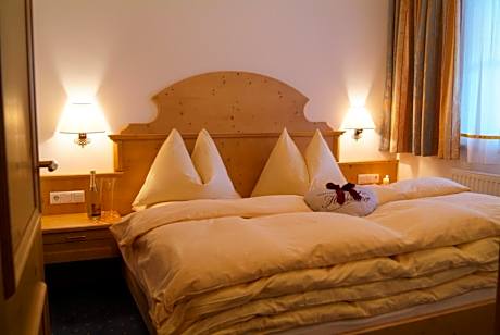 Comfort One-Bedroom Apartment with Balcony