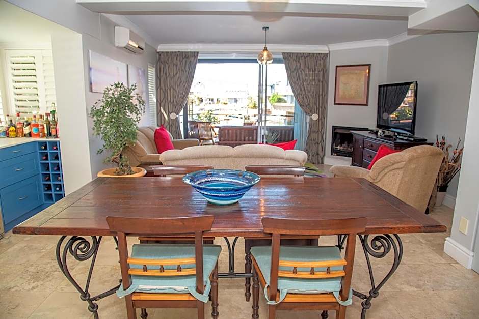 WATERFRONT 2 BR Home with mooring at Knysna Quays - life on the water