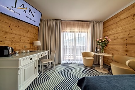 Double Deluxe room with mountain view for sgl use