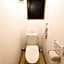 honeys guest house elevator , wash machine, huge closet space, private bathroom, walk to skytree in 10 minutes
