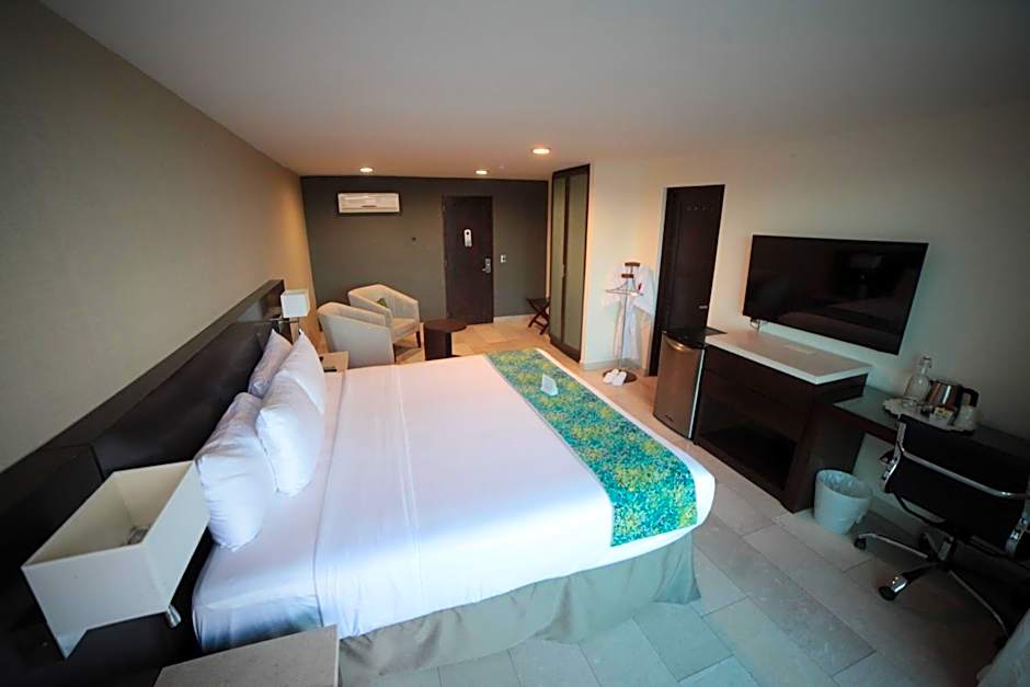 Seven Crown La Paz Malecon