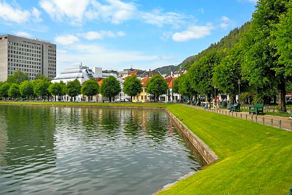 BREEZE Hotel Victoria - Self-Service