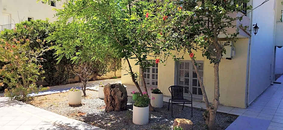 Cleo Rooms 250m from the beach