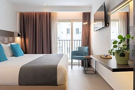 Standard Double or Twin Room with Partial Sea View