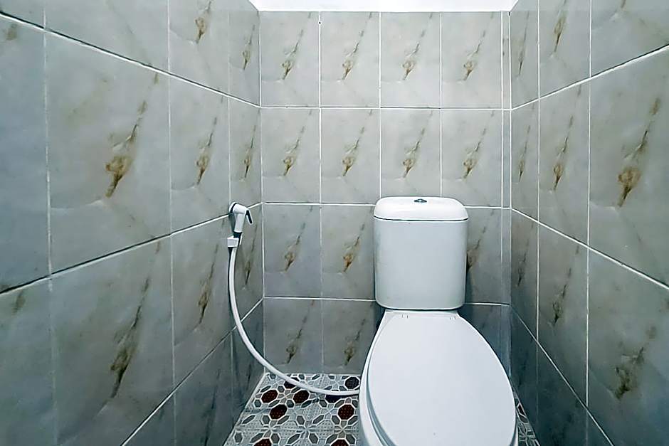 RedDoorz @ Jalan Ahmad Yani Karawang