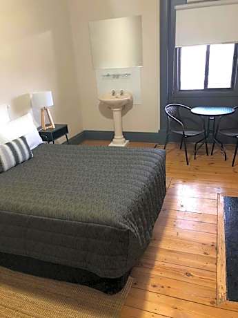 Budget Double Room with Shared Bathroom