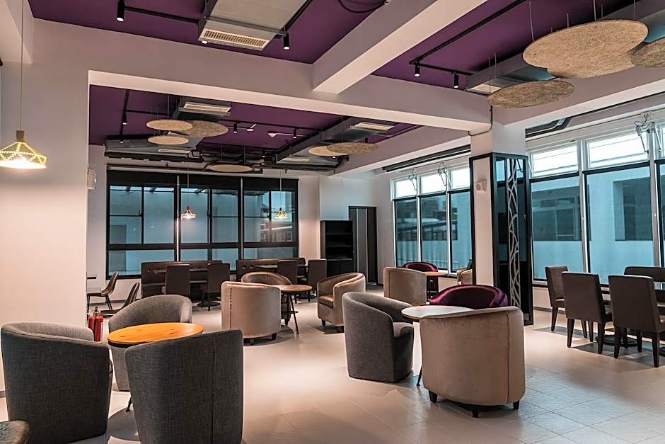 HIGH CLOUD INTERNATIONAL BUSINESS HOTEL