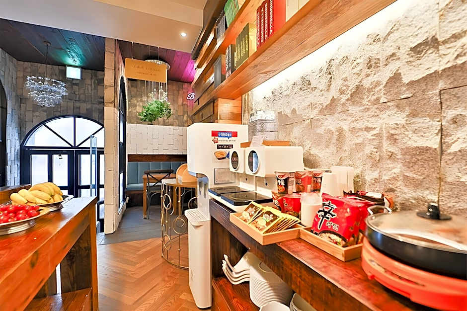 February Boutique Hotel Hwanggeum