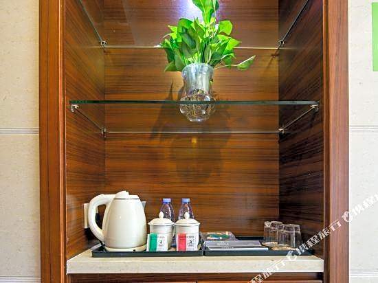 Youyou international apartment (Guangzhou Haizhu Plaza subway station private finance store)