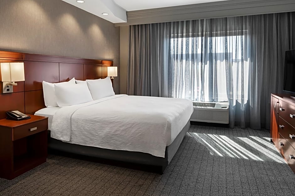 Courtyard by Marriott Long Beach Airport