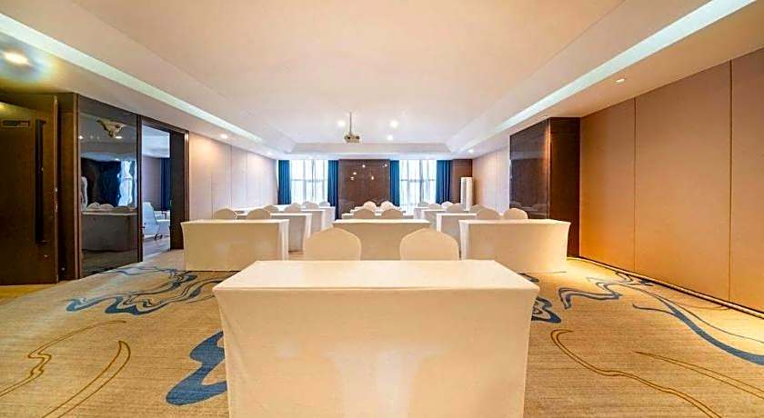 IU Hotels· Lanzhou Xike Station Huanghelou Branch