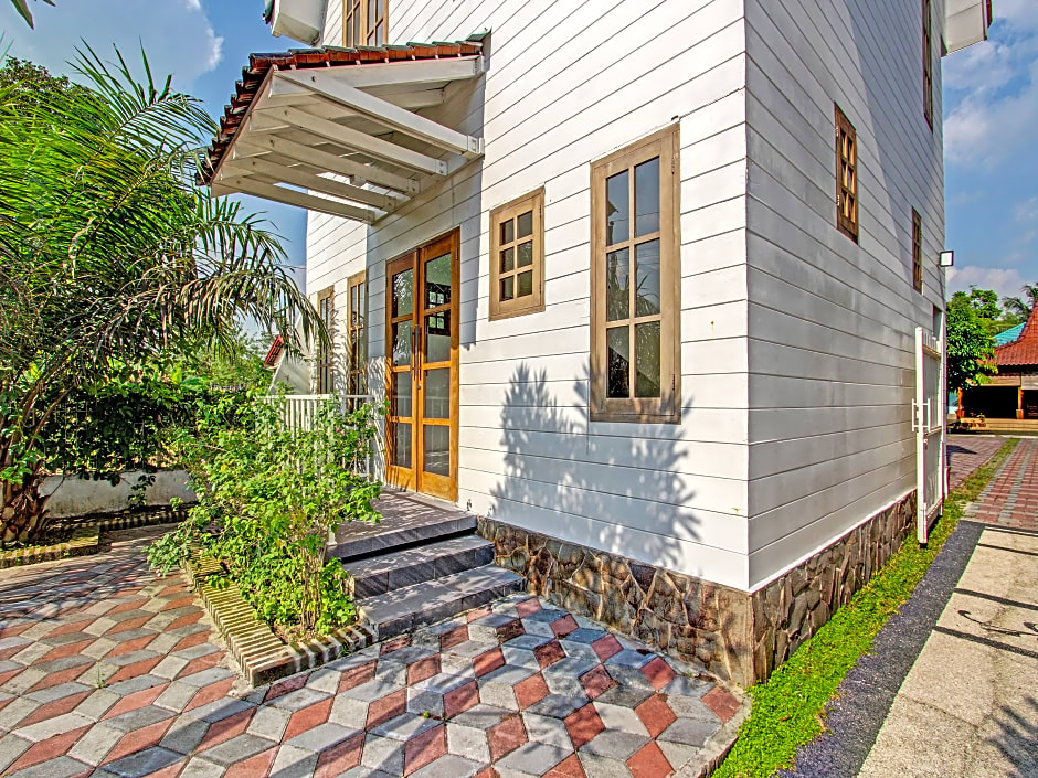 Collection O 91629 Ndalem Abhirama