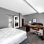 Hampton Inn & Suites Bakersfield Central