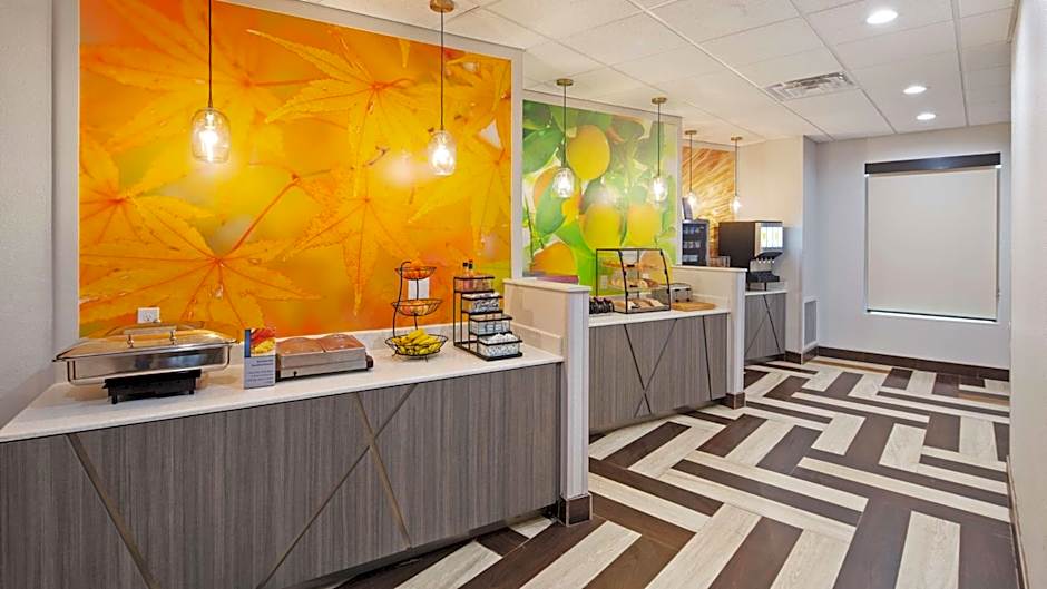 Best Western Green Oaks Inn & Suites