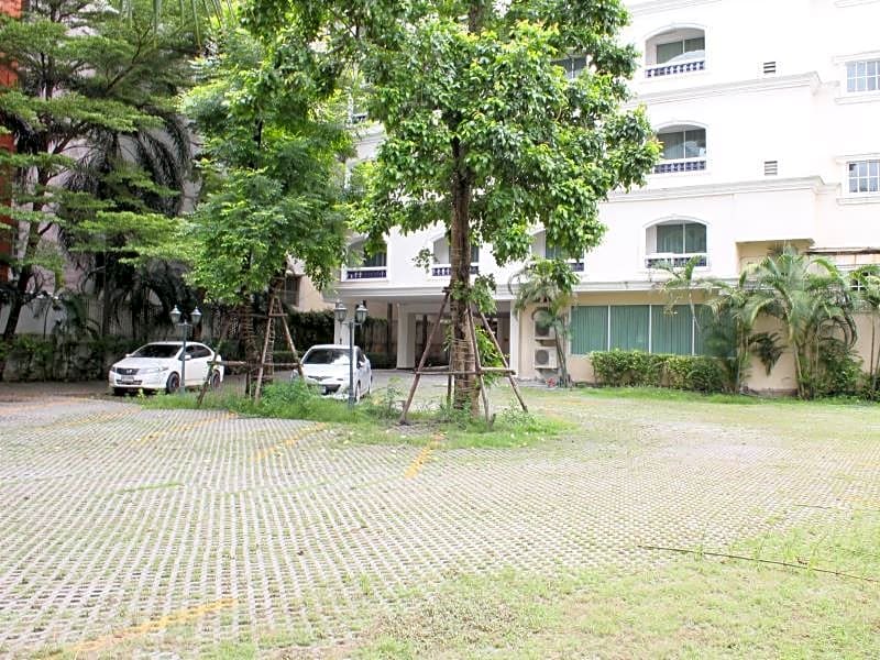 Romance Hotel Srinakarin