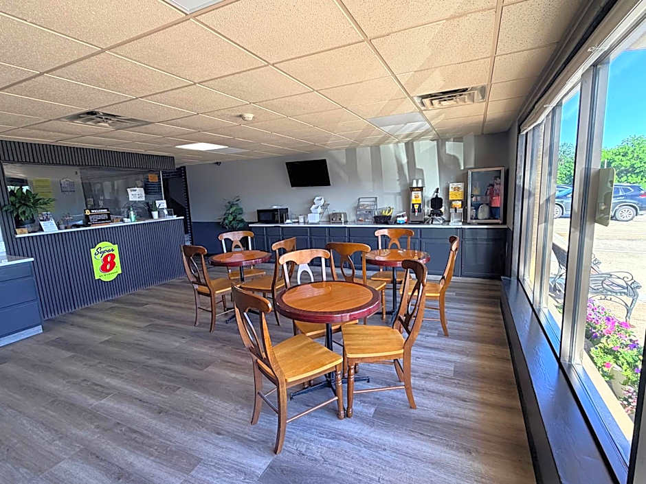 Super 8 by Wyndham Macomb