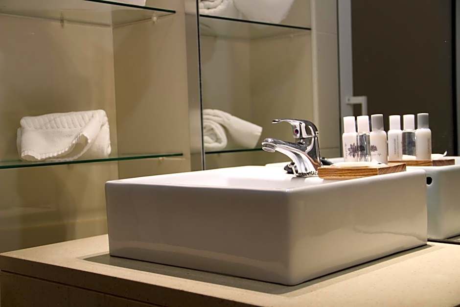 Travellers Pearl by Storytellers