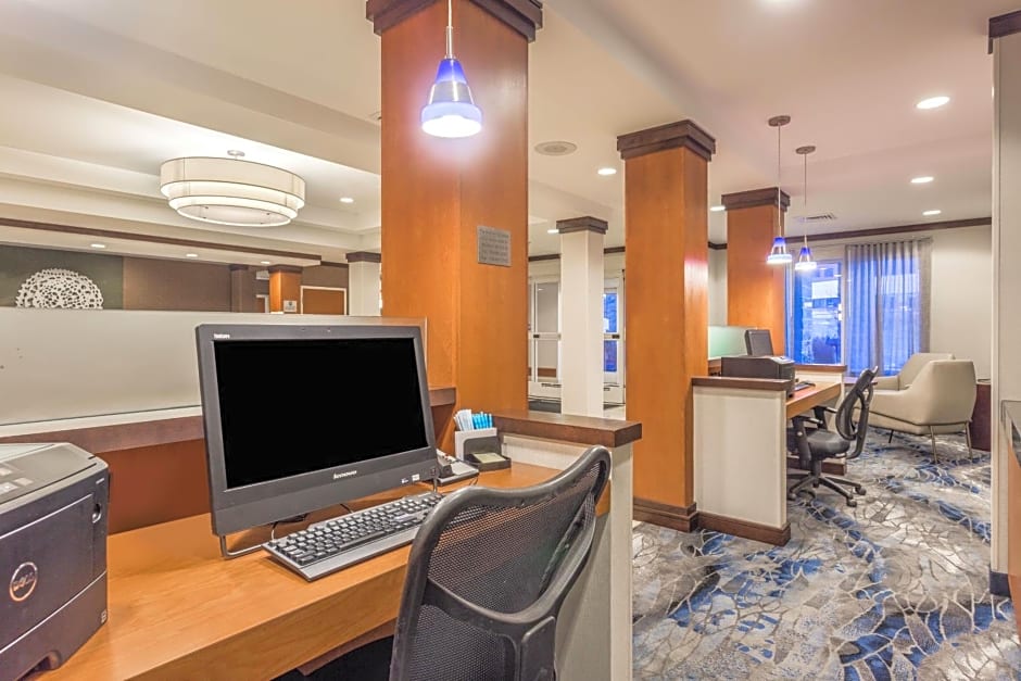 Fairfield Inn and Suites by Marriott Madison East