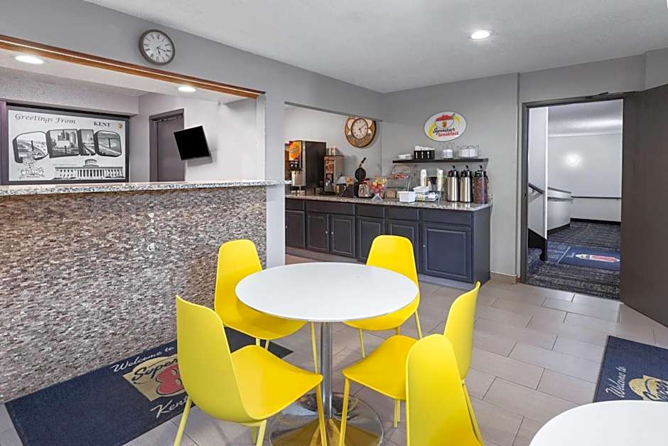 Super 8 by Wyndham Kent/Akron Area
