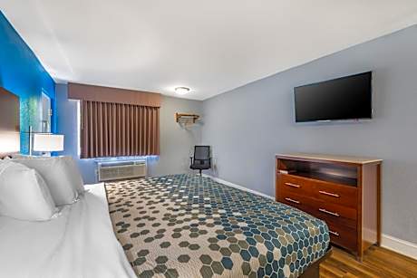 King Room with Hot Tub - Smoking