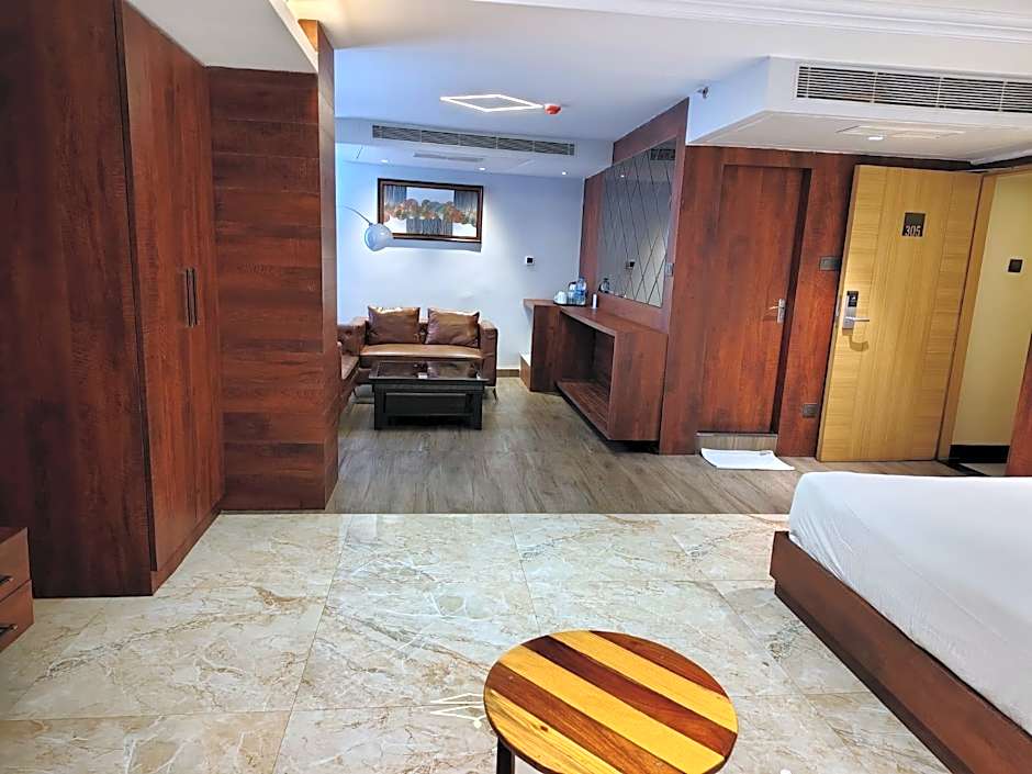 LUXUS INN DHANBAD