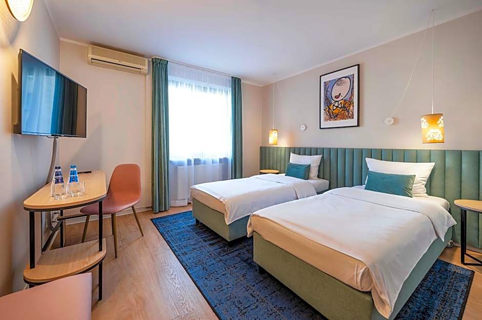 Hotel H12
