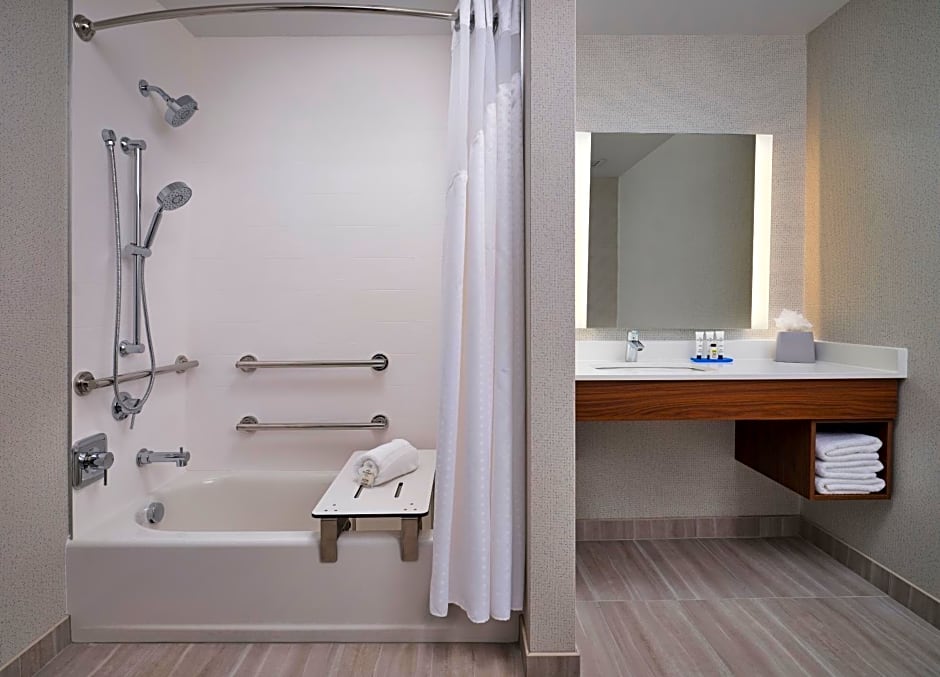Holiday Inn Express and Suites Lockport By IHG