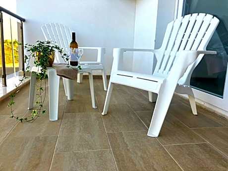 Seatudio Gateway (opposite Long Beach)