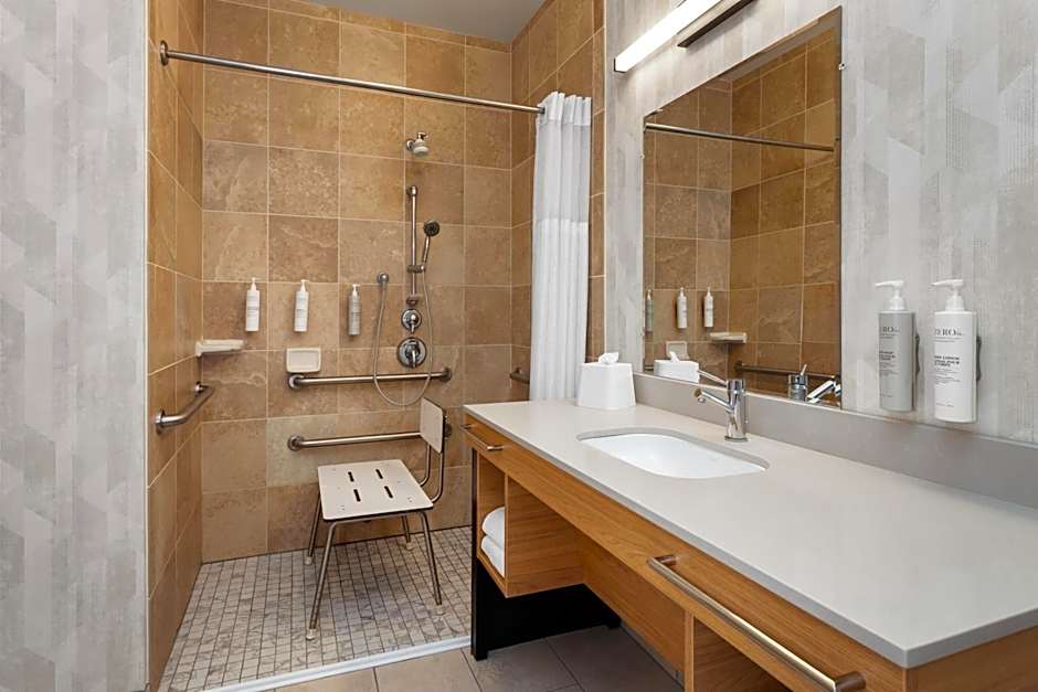 Hampton Inn & Suites Alexandria