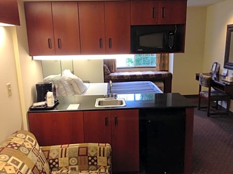 1 Queen Bed Suite Non-Smoking