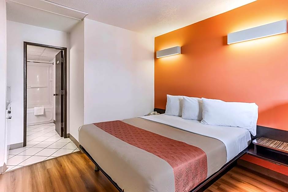 Motel 6-Lethbridge, AB