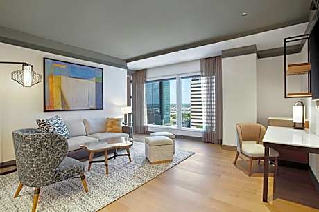 Metropolitan Suite, 1 Bedroom Suite, 1 King, Sofa Bed, City View